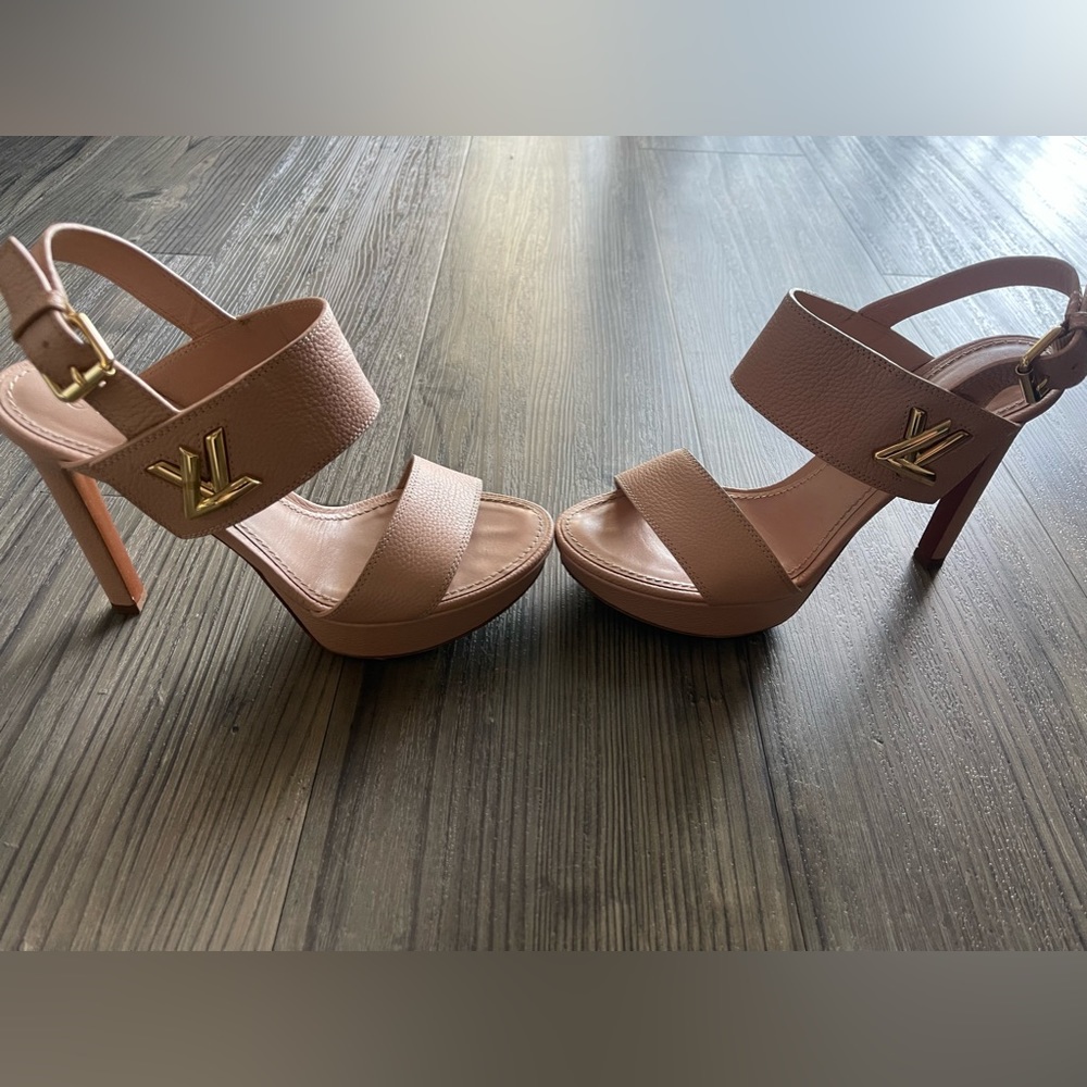 Louis Vuitton
Horizon leather wedge sandal
